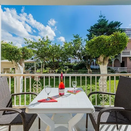 Olga - 3 Apartman *